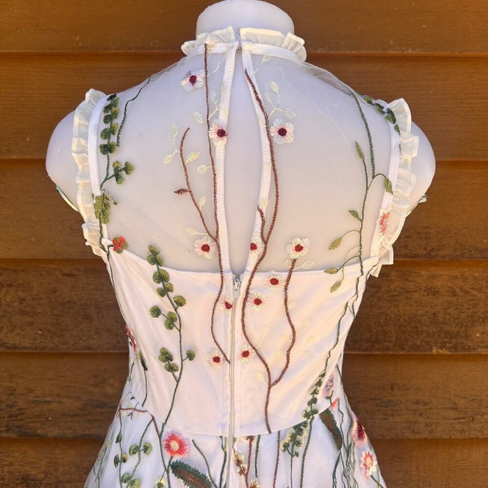 City Studio Floral Embroidered Sleeveless Fit & Flare Dress Size 11 White Multic - Picture 4 of 8